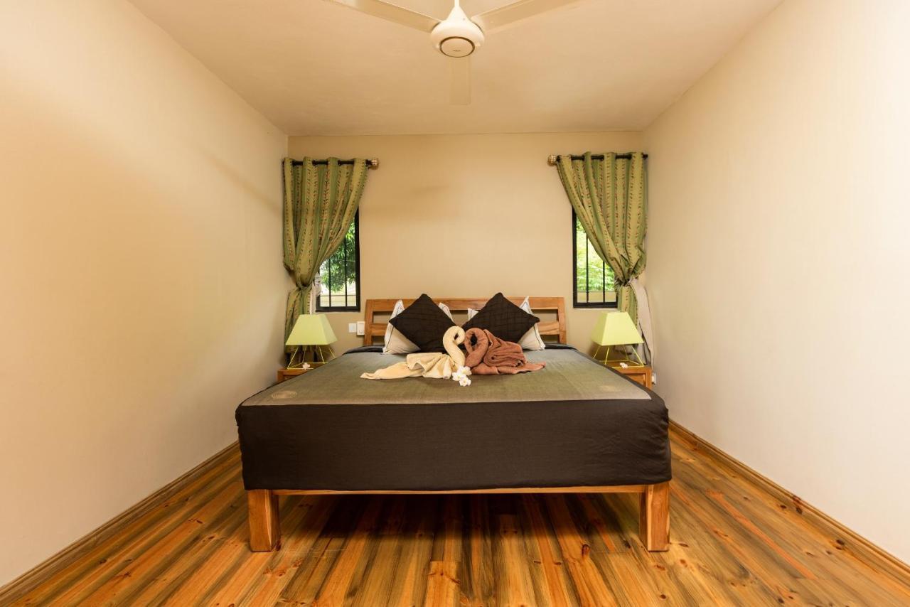 Happy Days Guest House Le Morne Buitenkant foto